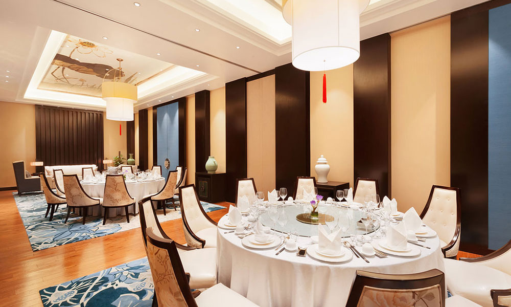 广东酒店家具厂关于餐桌椅的面板各种材质的优点